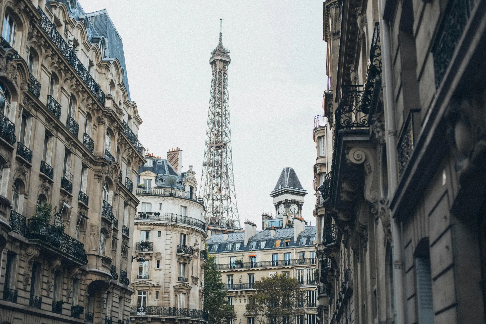 MAISON.A PARIS 